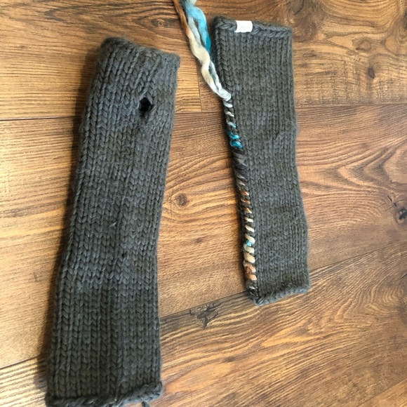 Cozy wrist gauntlets with thumb holes teal and rust details cute Coal brand - Picture 3 of 3